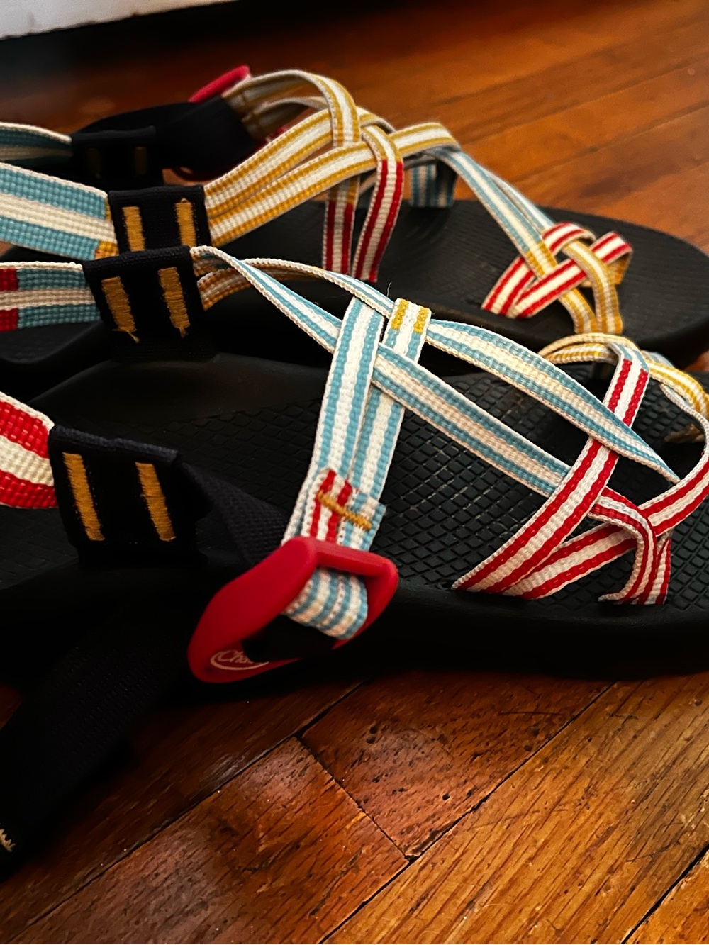 Women’s primary color chacos - Picture 7 of 12